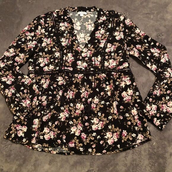 love, Fire Tops - Love Fire Floral Black Peasant Style Blouse Sz M.       KS